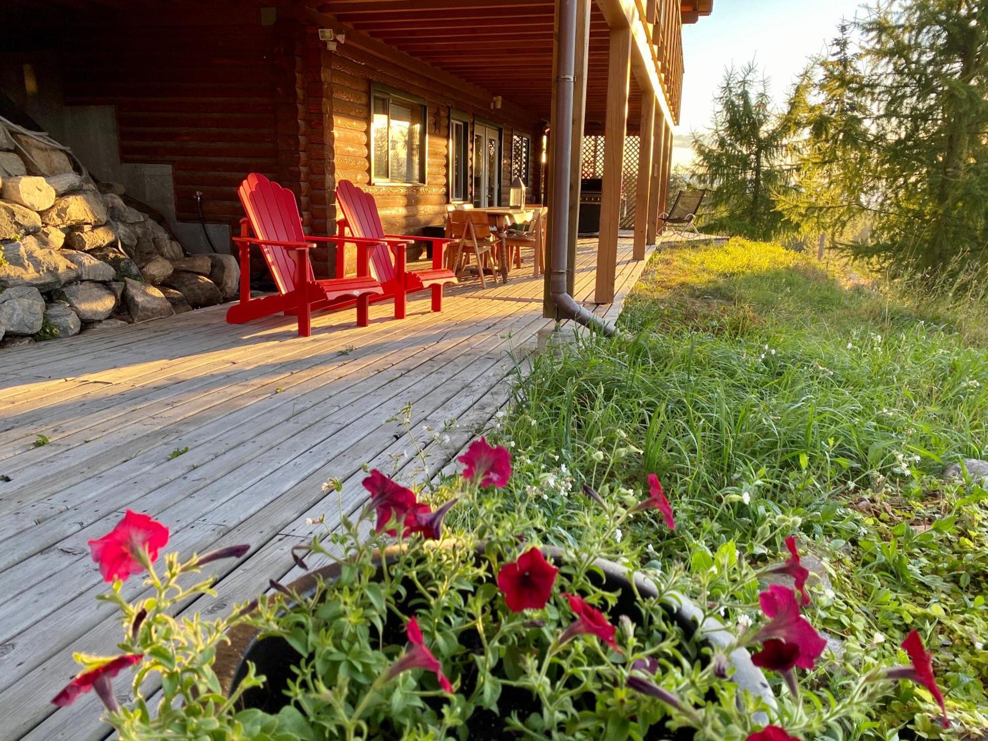 קלונה Myra Canyon Lodge מראה חיצוני תמונה